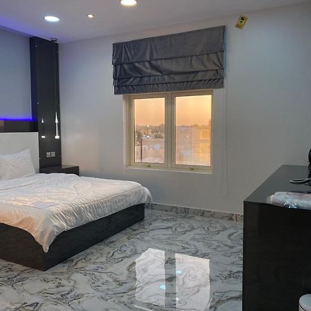 Marina Hotel Сухар Екстериор снимка