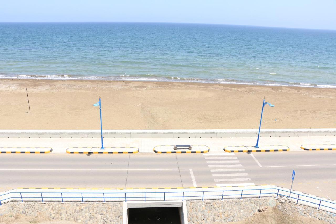 Marina Hotel Сухар Екстериор снимка