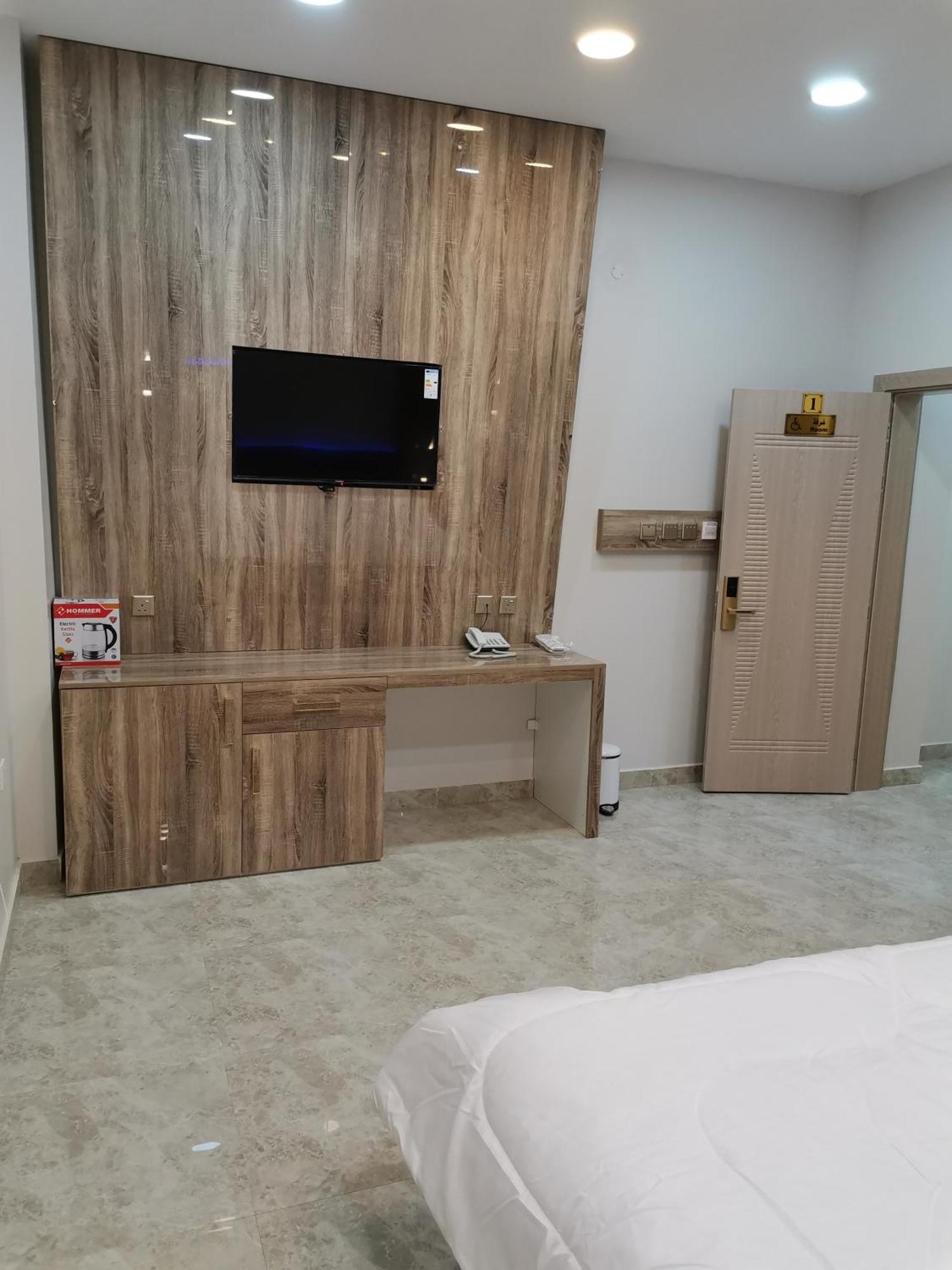 Marina Hotel Сухар Екстериор снимка