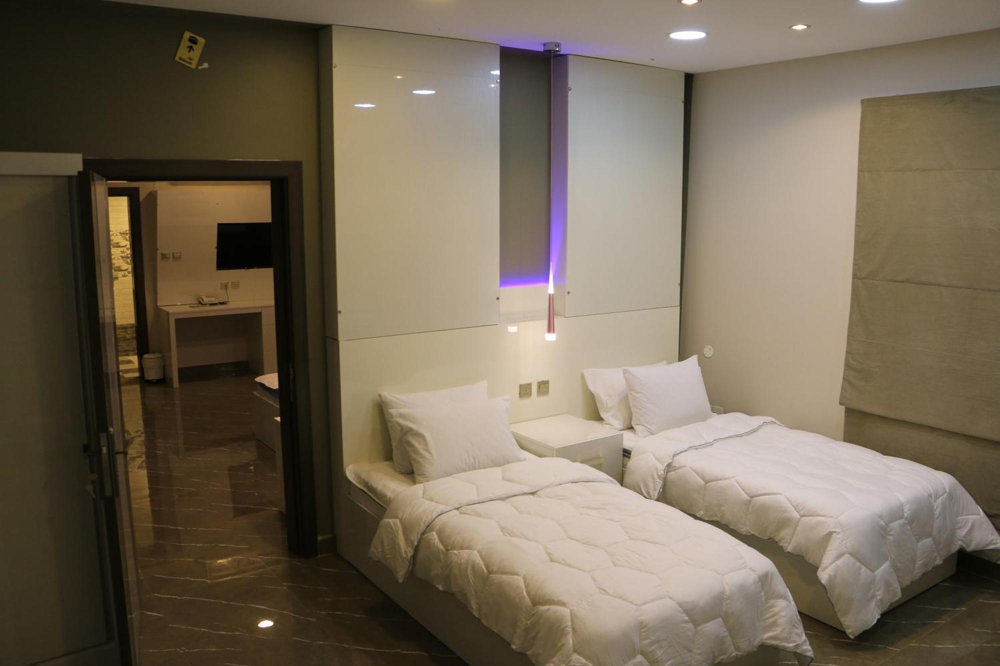Marina Hotel Сухар Екстериор снимка