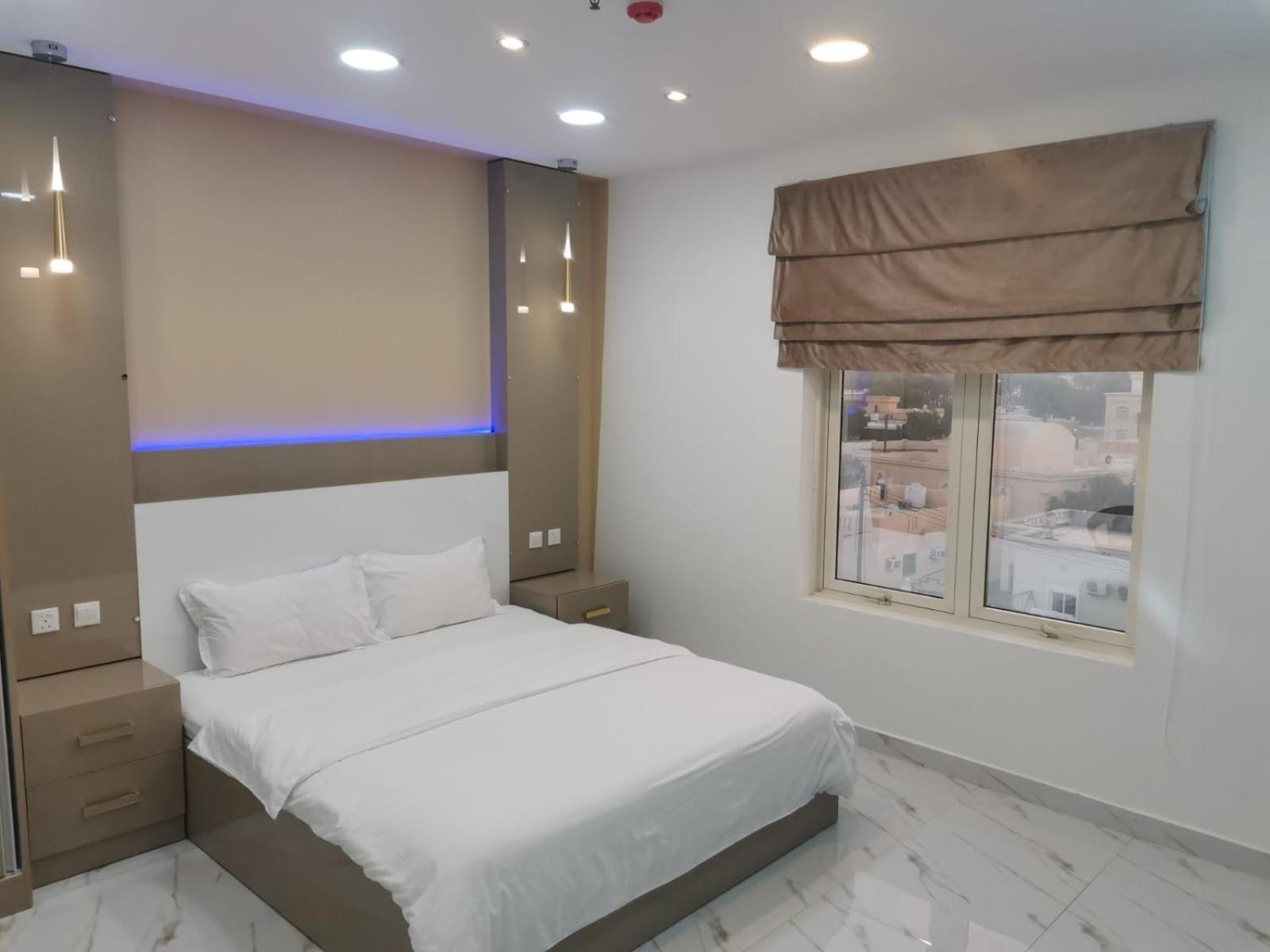 Marina Hotel Сухар Екстериор снимка
