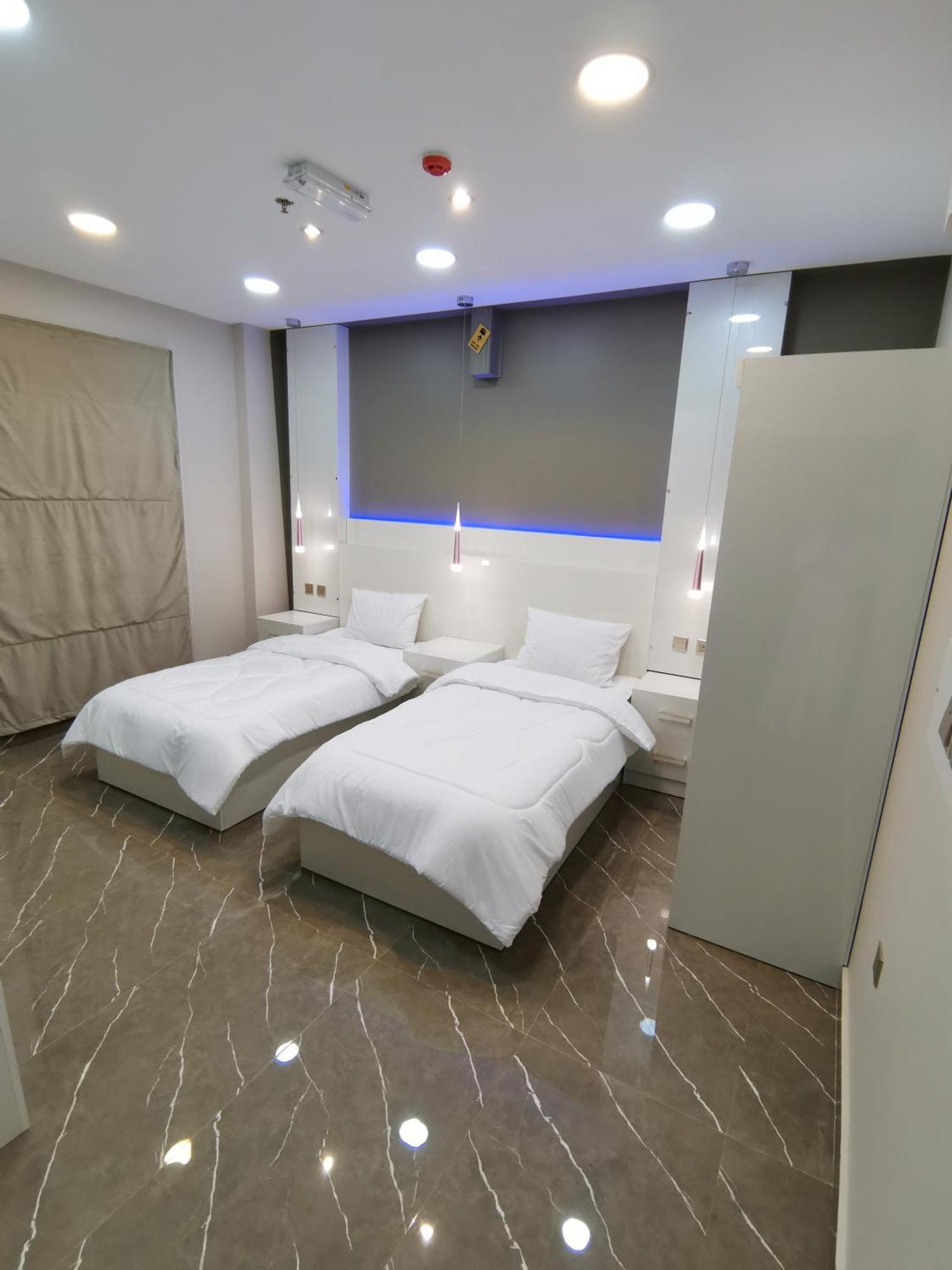 Marina Hotel Сухар Екстериор снимка