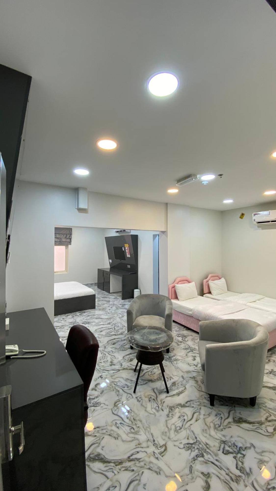 Marina Hotel Сухар Екстериор снимка