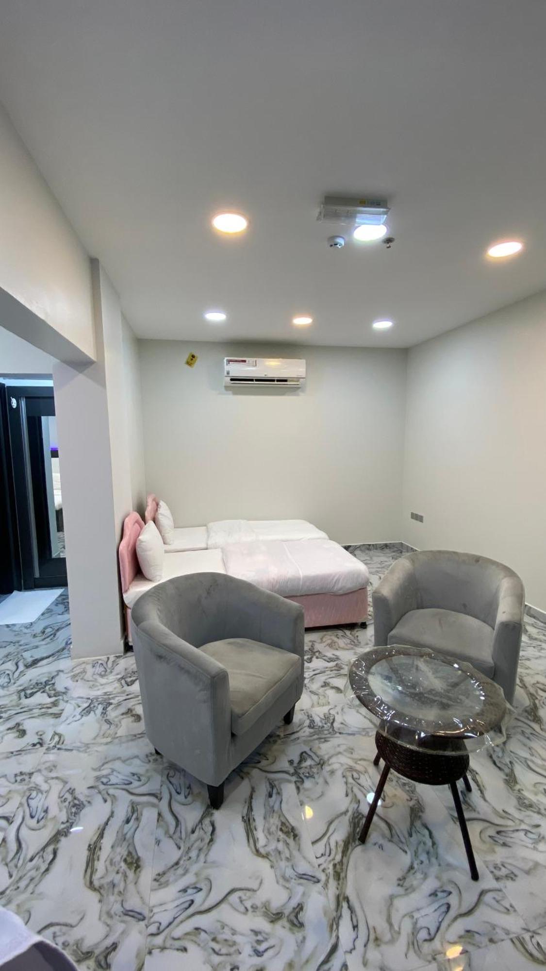 Marina Hotel Сухар Екстериор снимка